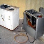 Фото - Старые стиральные машинки со снятыми двигателями