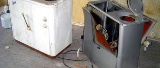 Фото - Старые стиральные машинки со снятыми двигателями